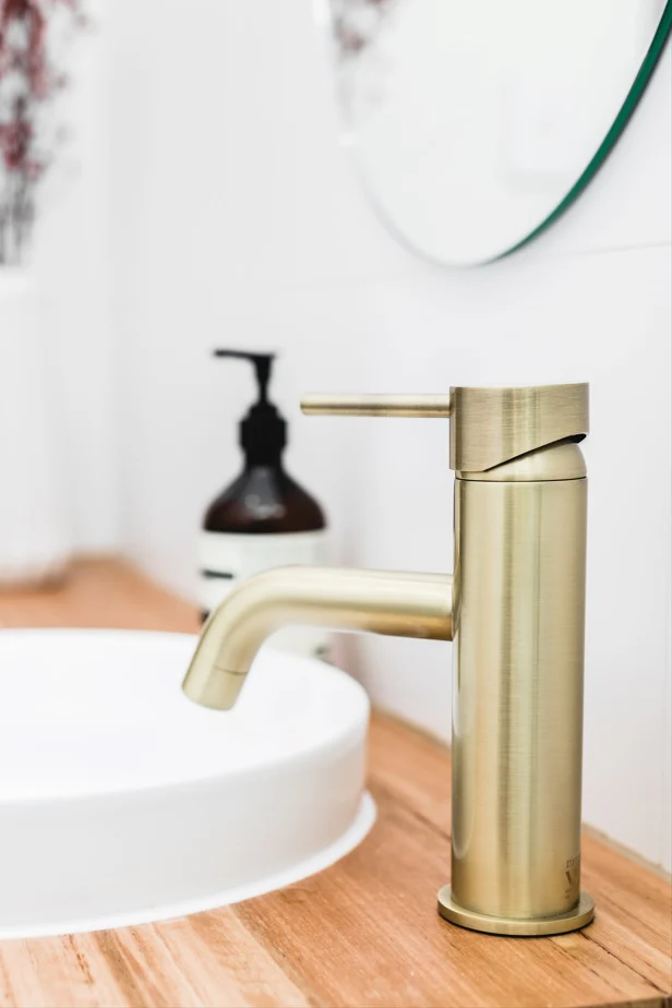 Round Basin Mixer Curved - PVD Tiger Bronze - Image 4