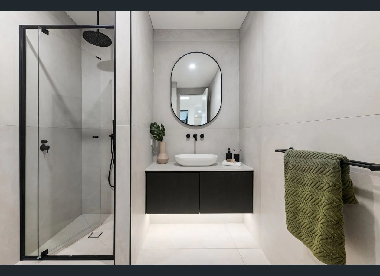 Round Ceiling Shower Arm 300mm - Matte Black - Image 3