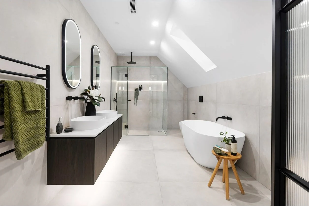 Round Ceiling Shower Arm 300mm - Matte Black - Image 4