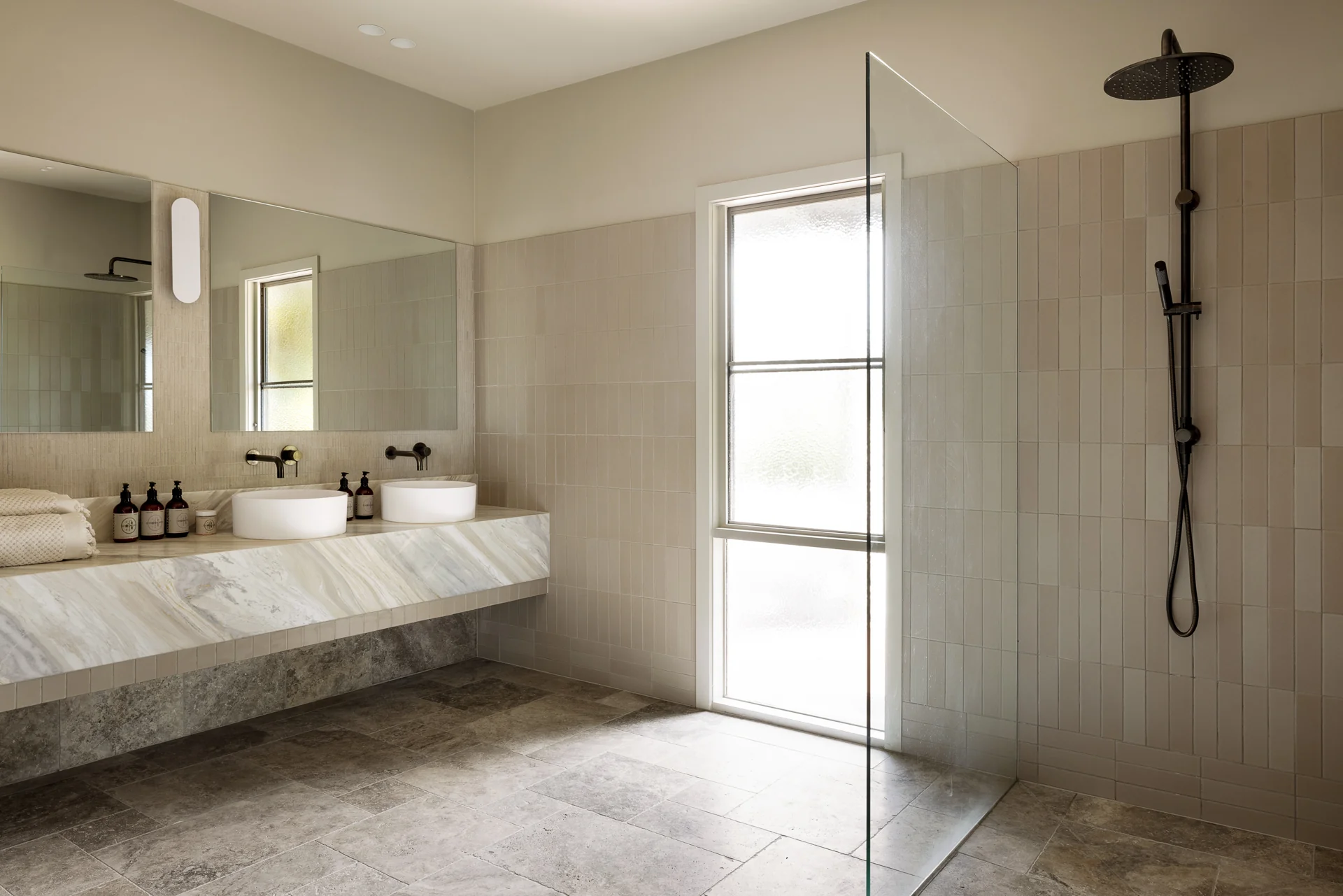Round Combination Shower Rail, 300mm Rose, Single Function Hand Shower - Shadow Gunmetal - Image 5