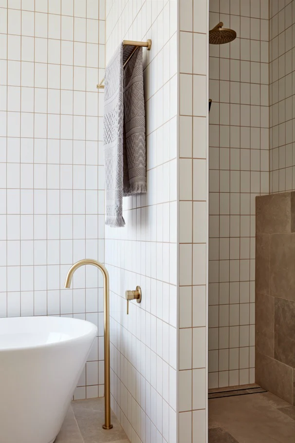 Round Double Towel Rail 900mm - PVD Tiger Bronze - Image 5