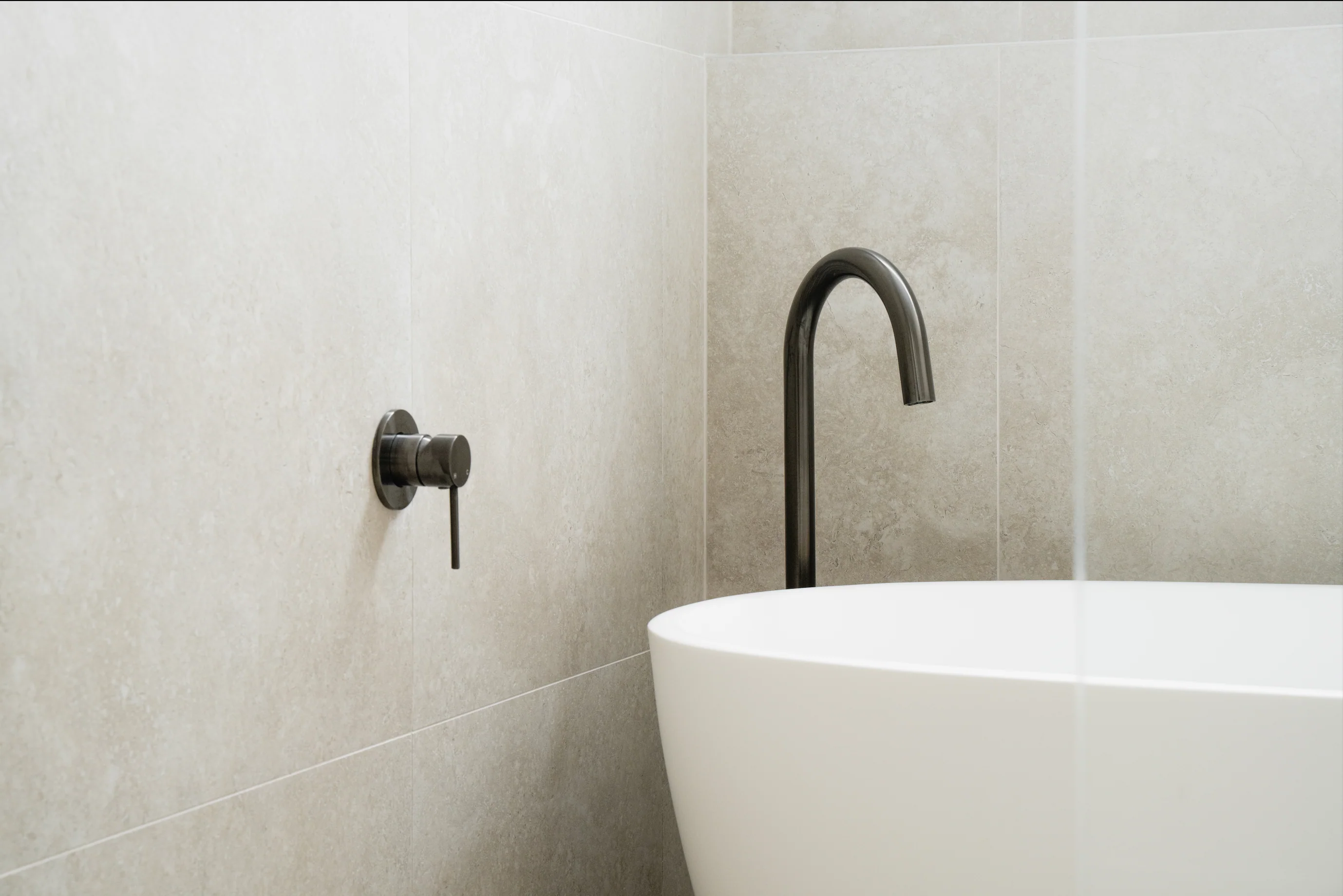 Round Freestanding Bath Spout - Shadow Gunmetal - Image 7