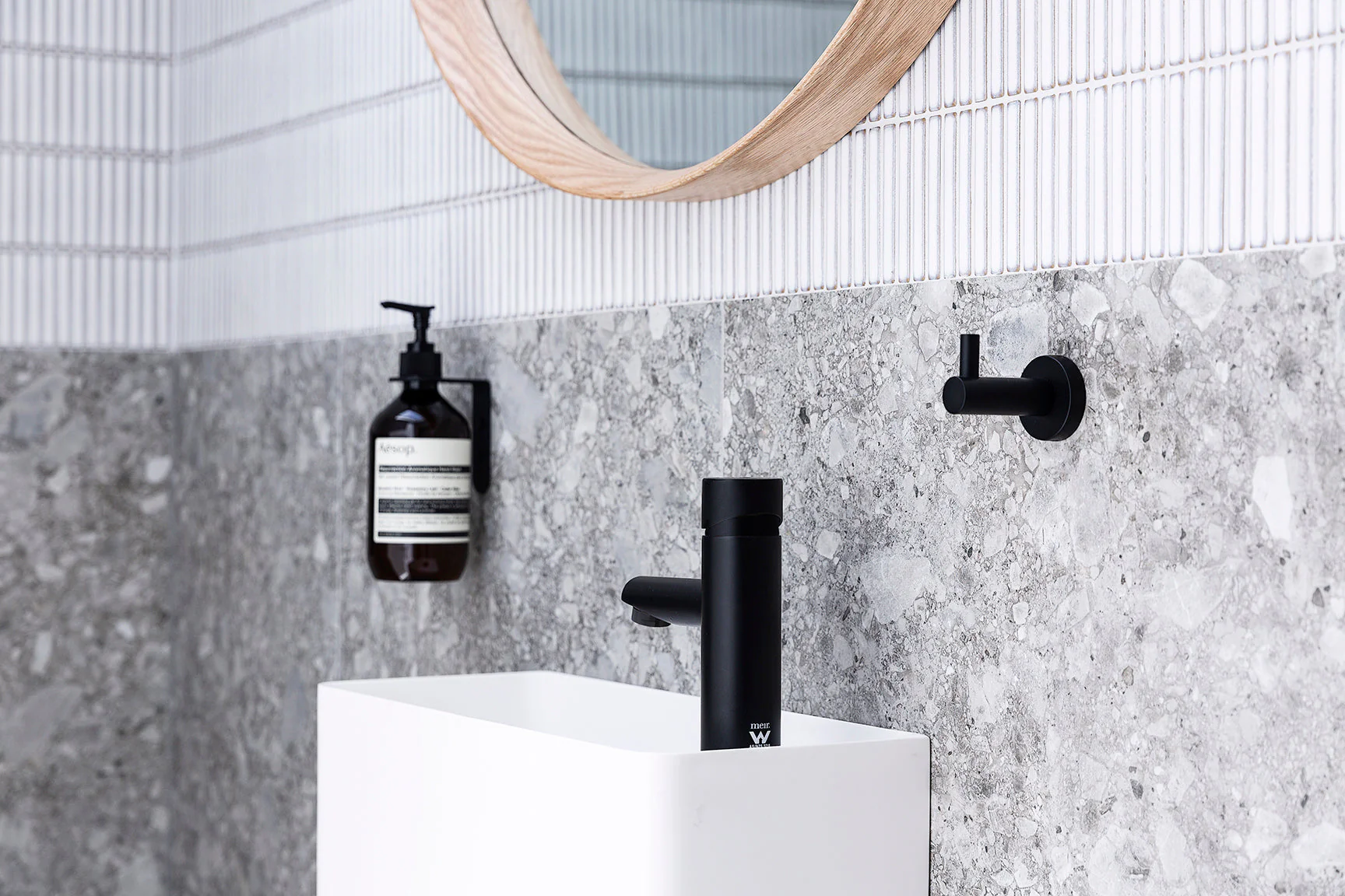 Round Pinless Basin Mixer - Matte Black - Image 4