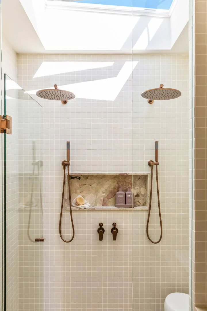 Round Shower on Swivel Bracket - Lustre Bronze - Image 9
